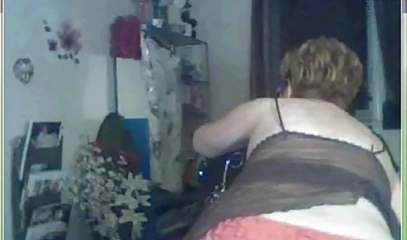 Cậu bé ngọt ngào, tự sex bo gia nhat ban cứt trước mặt các camera!
