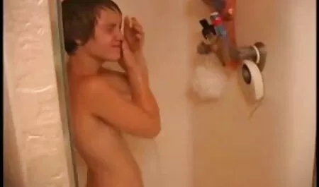 Bàn chân làm wap sex nhat ban việc hút thuốc trong khi ngồi trên, mặt đối lớn cù CẬN cảnh