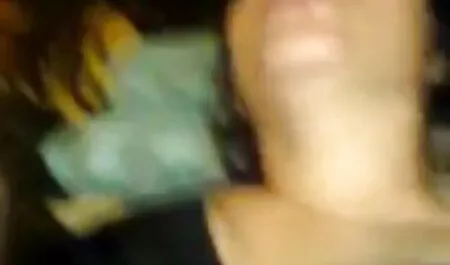 Với phim sex nhật bản khong che một thanh dày trong miệng của một con điếm
