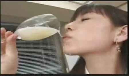 Sexy cô gái lẳng lơ giả phim sex jav nhat ban vờ để được ngực trần